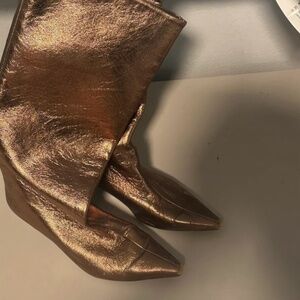 KITTEN HEEL GOLD BOOTS
